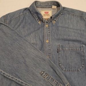 Levi's Button Down Shirt